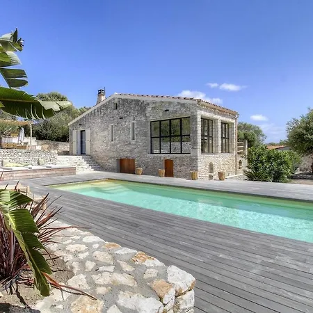 Holiday home Bonifacio Maison 6 Personnes Piscine Chauffee *